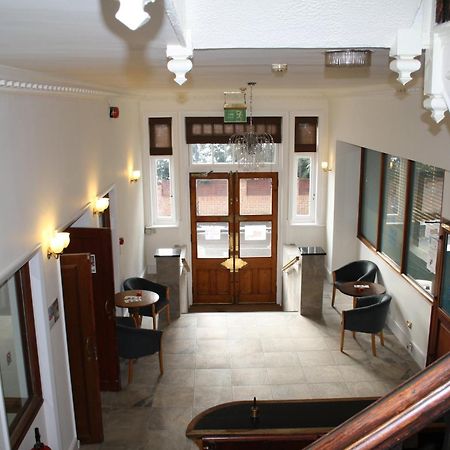Uno Hotel Thames Мейденхед Экстерьер фото