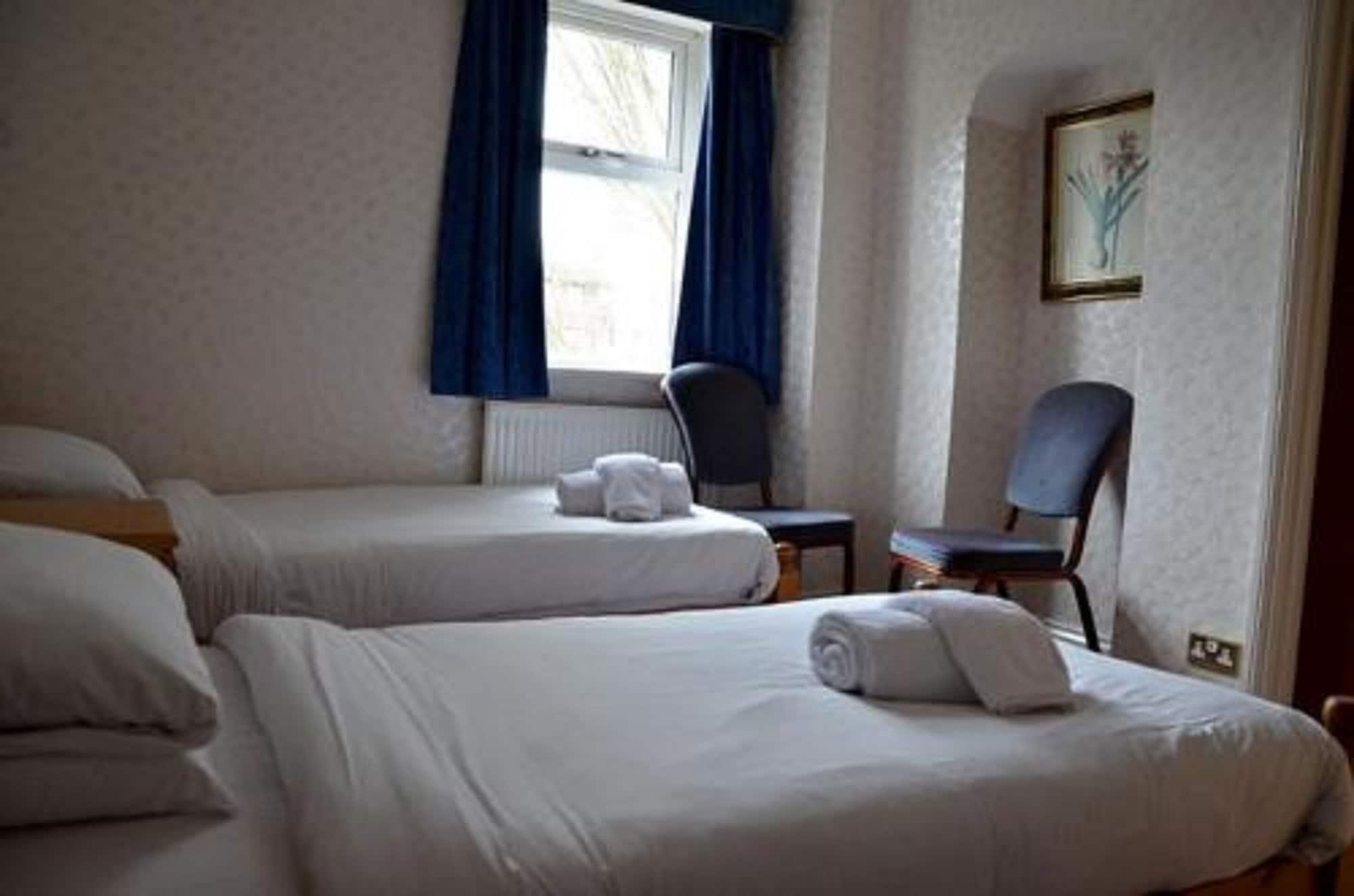 Uno Hotel Thames Мейденхед Экстерьер фото