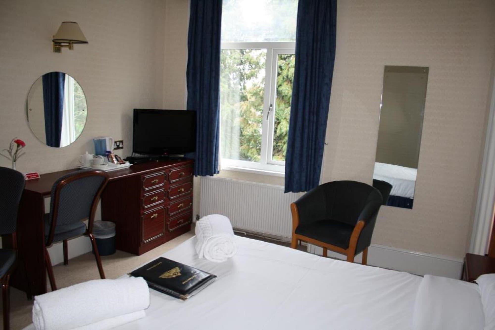Uno Hotel Thames Мейденхед Экстерьер фото