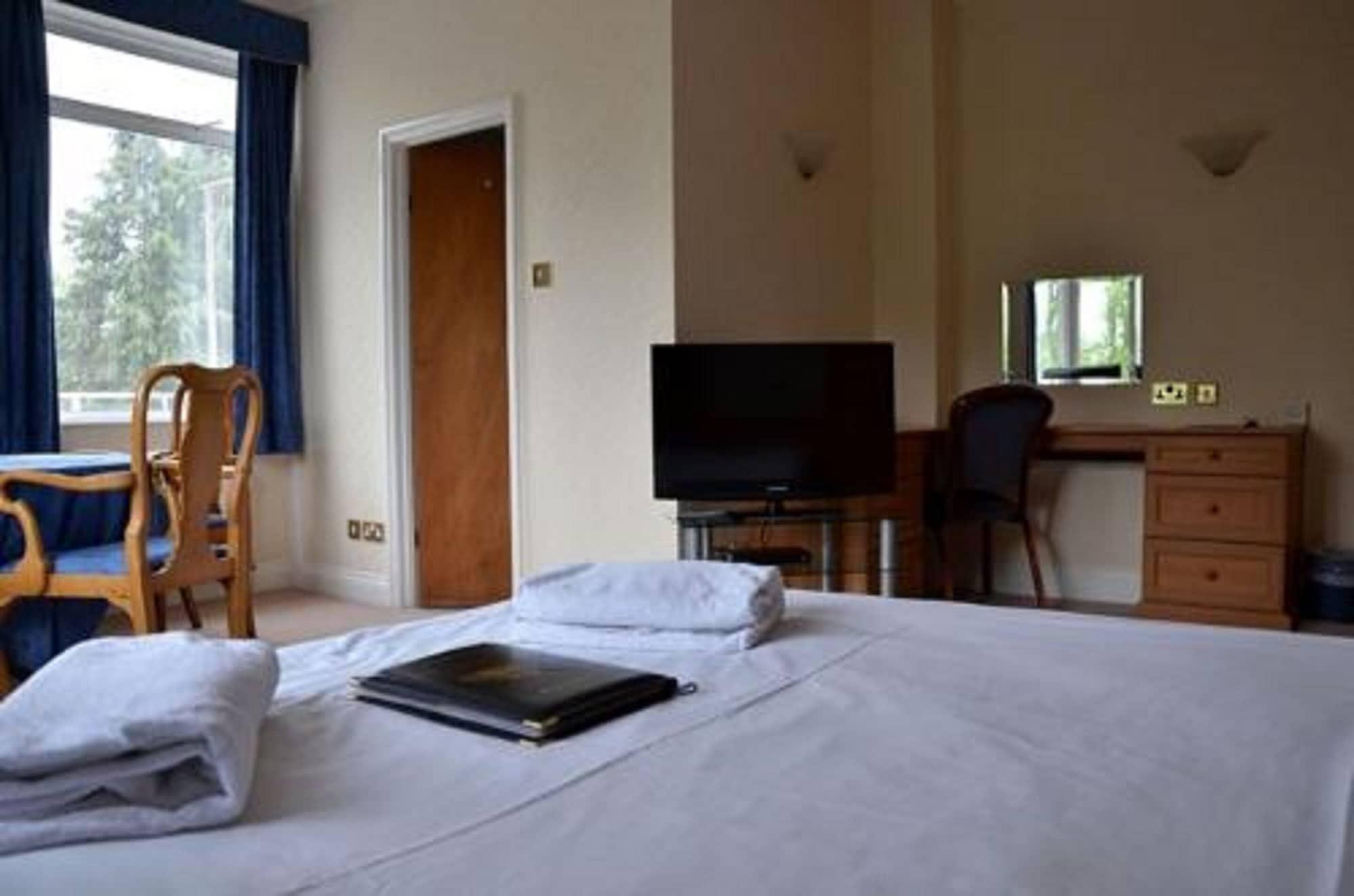 Uno Hotel Thames Мейденхед Экстерьер фото