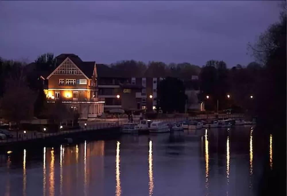 Uno Hotel Thames Мейденхед Экстерьер фото
