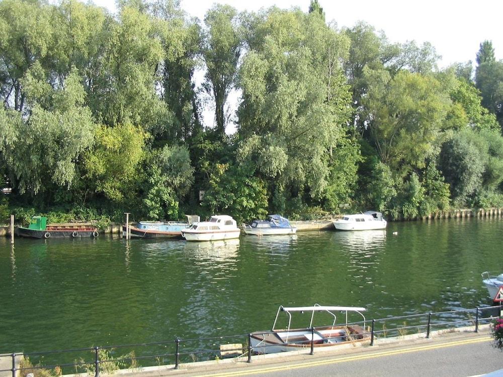 Uno Hotel Thames Мейденхед Экстерьер фото