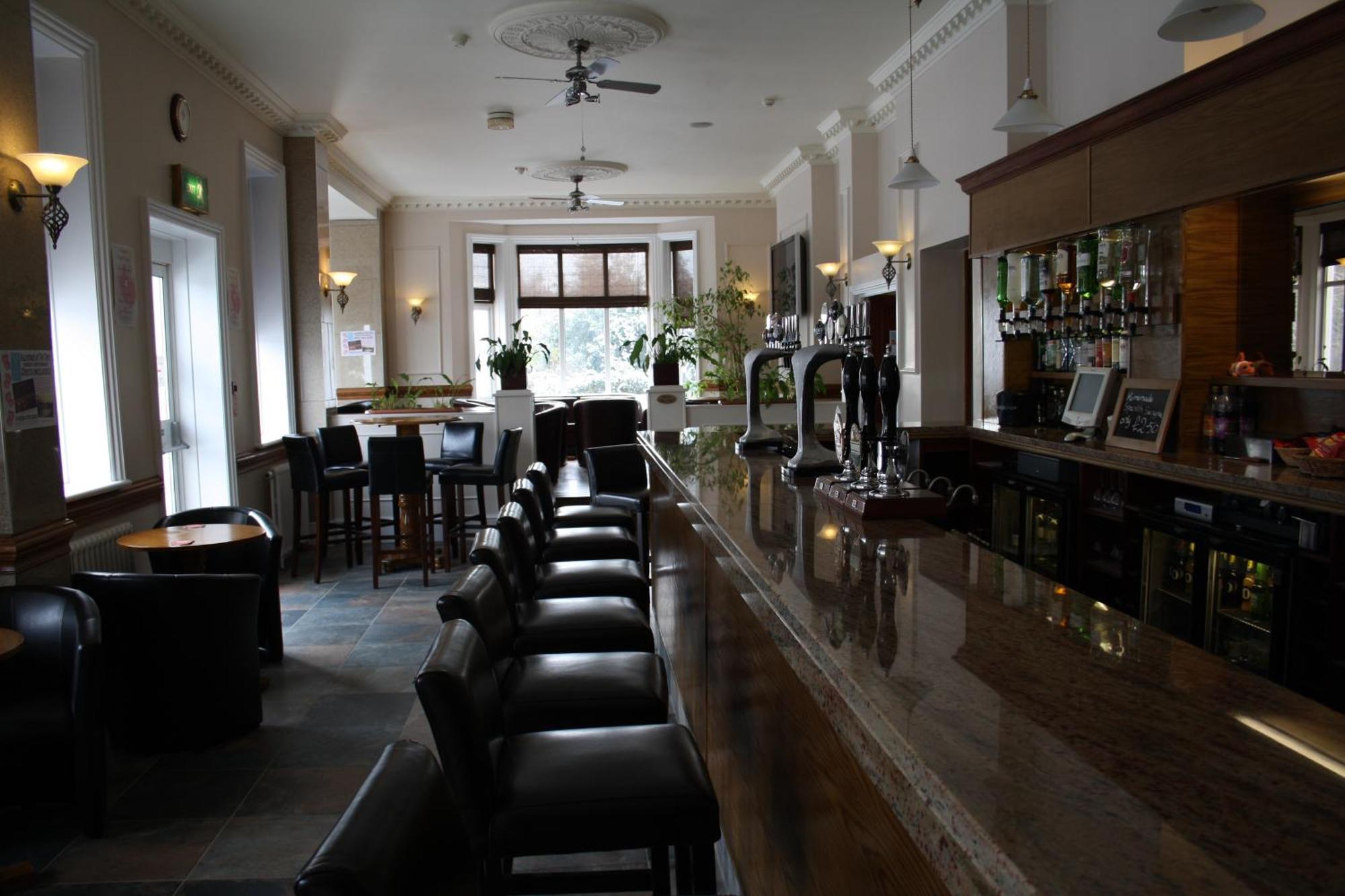 Uno Hotel Thames Мейденхед Экстерьер фото