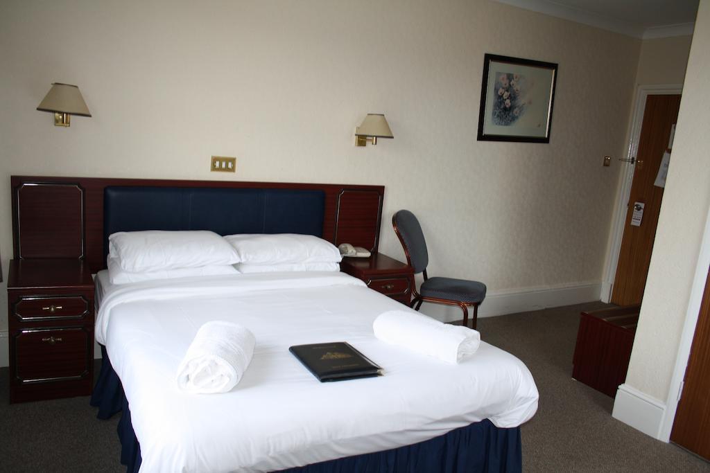 Uno Hotel Thames Мейденхед Экстерьер фото