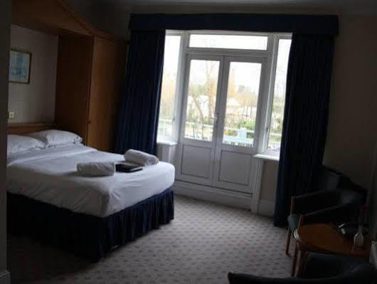 Uno Hotel Thames Мейденхед Экстерьер фото